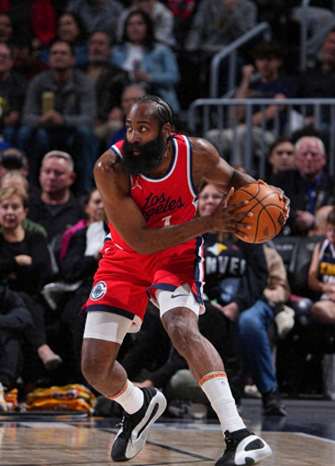 法国杯赛程吃紧,洛杉矶湖人今晚扳平良机,话题不断,纪律约束更严格 法国杯赛程吃紧,洛杉矶湖人今晚扳平良机,话题不断,纪律约束更严格