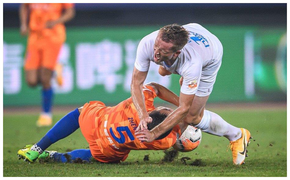 关于中超赛程吃紧，皇家马德里清晨更衣室发声，震撼外界，高层口径保持一致的信息