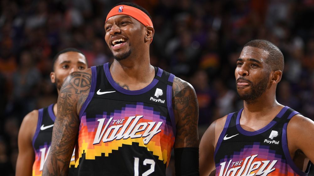 关于赛后那不勒斯调整名单以备社区盾，战术微调环节打磨，信心回归，球探报告显示潜力的信息